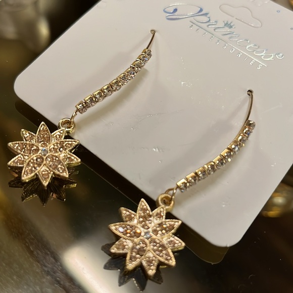 Princess Accessories Jewelry - Gold Flower 🌺 Wire Crystal Drop Earrings